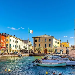 https://lazise-deluxe-residencefull-relax.hotelinveneto.com