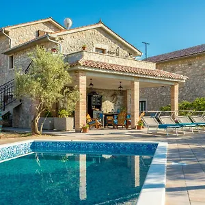 https://country-villa-st-anton.primorje-gorskikotar.com